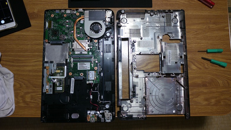 裏蓋が完全に外れました